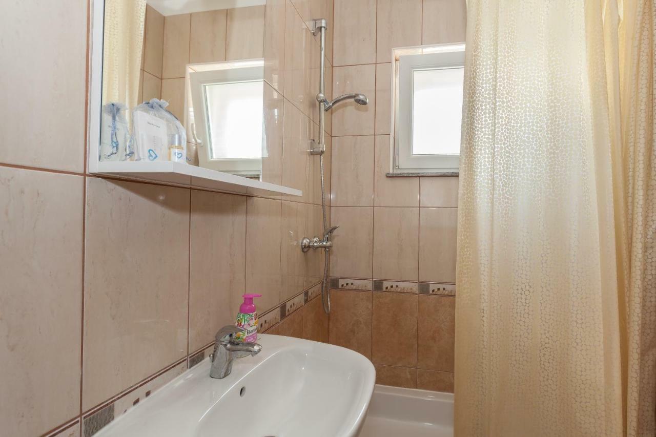 Apartments Mrsic Biograd Na Moru Exterior photo